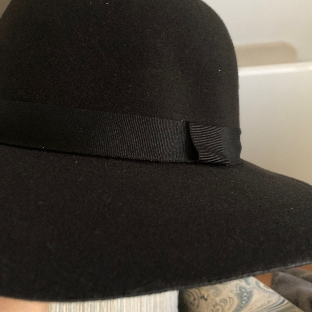 Wide-Brim Black Felt Hat with Grosgrain Band